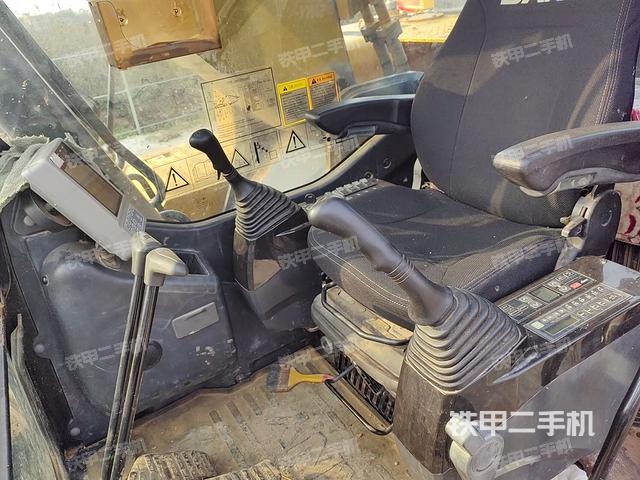 駕駛室整體（整機外觀）