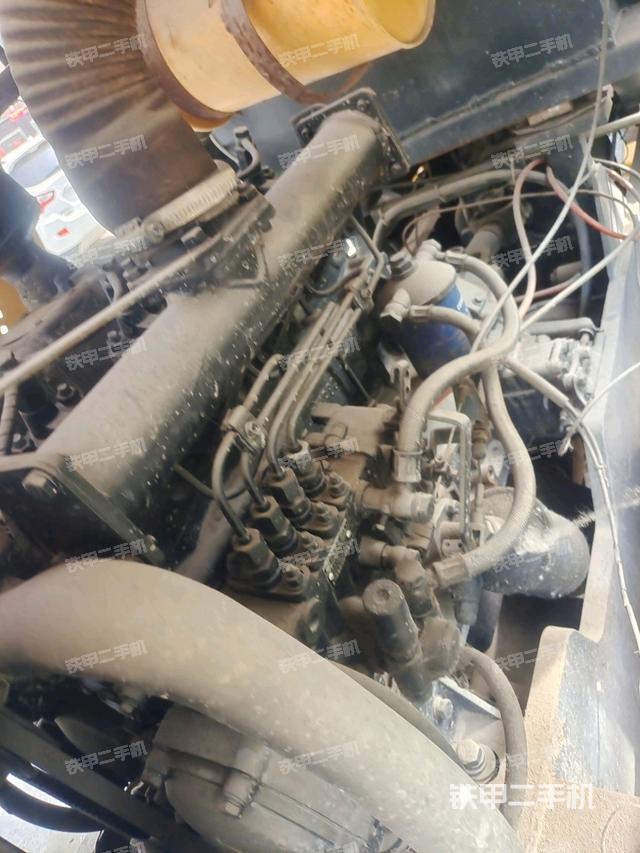 發(fā)動機艙全景（壓路機發(fā)動機艙）