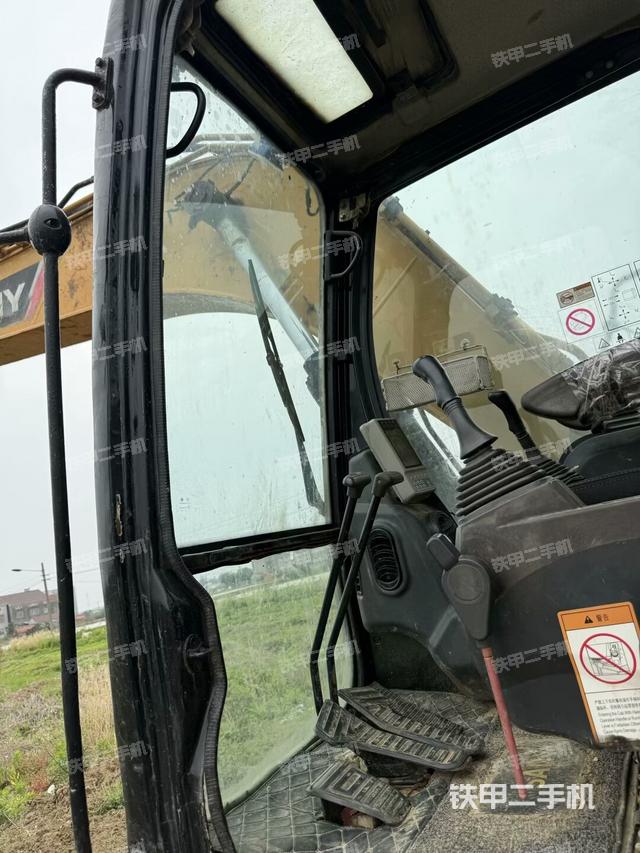 右側(cè)玻璃角標(biāo)（駕駛室部分）