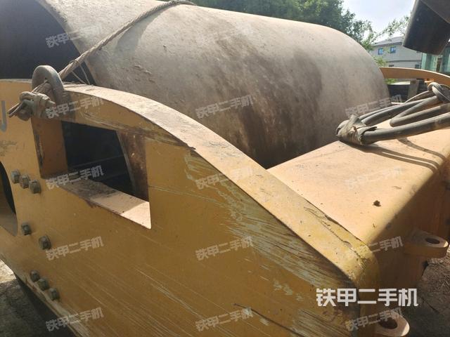 前輪右側(cè)減震塊連接及部件（壓路機(jī)前后車(chē)架）