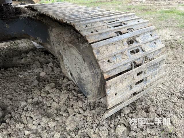 左驅(qū)動輪（行走機構(gòu)）