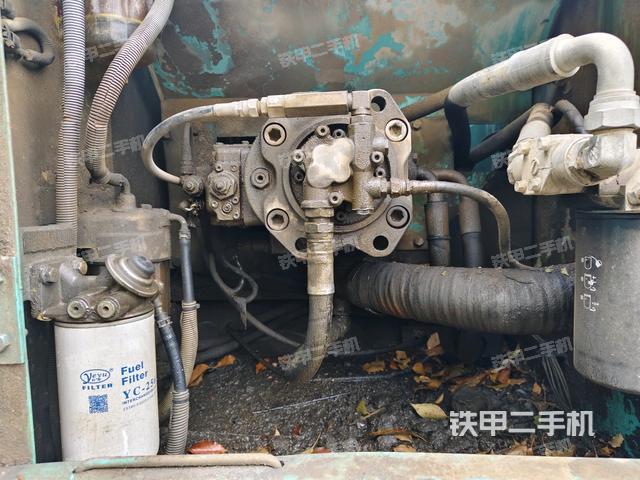 液壓泵艙室正面整體(整機(jī)外觀) 液壓泵艙室正面整體(整機(jī)外觀)