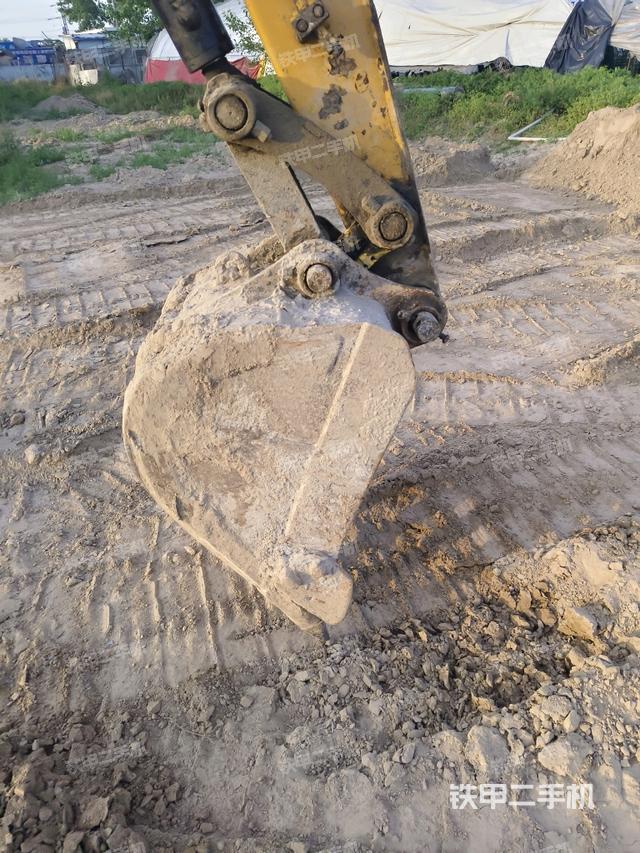 轉(zhuǎn)盤和下車架正前(工作和回轉(zhuǎn)裝置) 轉(zhuǎn)盤和下車架正前(工作和回轉(zhuǎn)裝置)