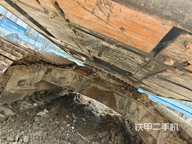 大臂背部俯視(工作和回轉裝置) 大臂背部俯視(工作和回轉裝置)