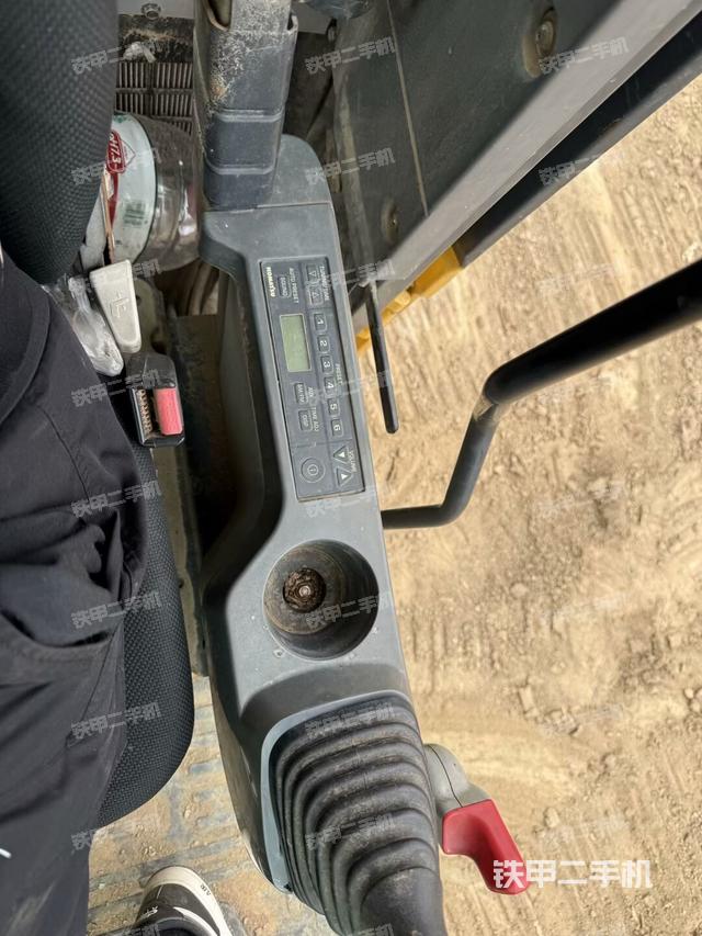 后窗玻璃角标(驾驶室部分) 后窗玻璃角标(驾驶室部分)