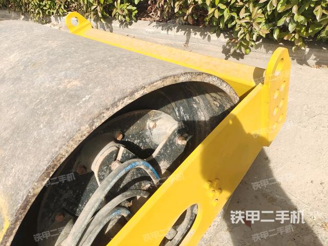前車架正右側(cè)（壓路機前后車架）