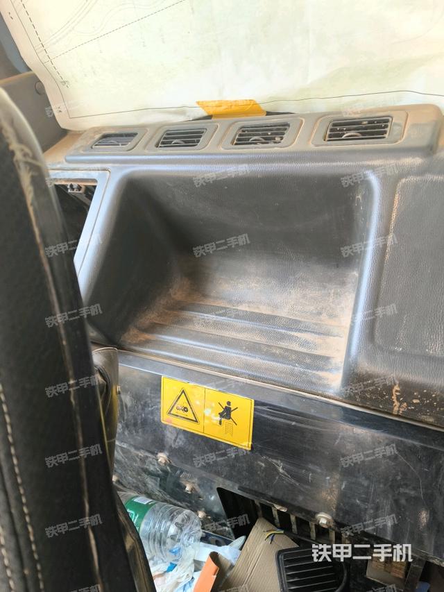 座椅右側(cè)控制臺/鑰匙門/油門/含右手柄（駕駛室部分）