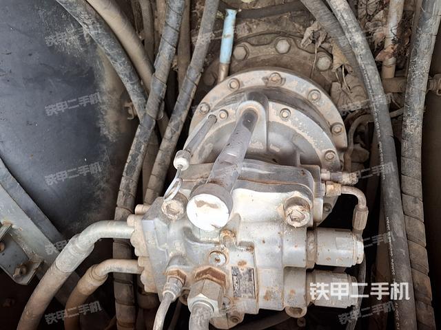 回转马达和主控阀（整机外观）