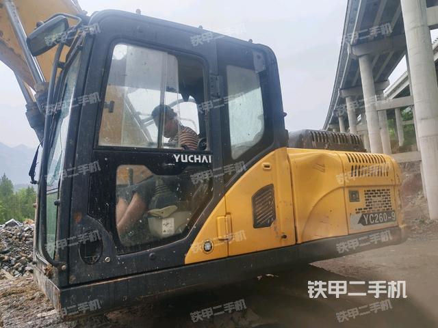駕駛室左后45度(駕駛室部分) 駕駛室左后45度(駕駛室部分)