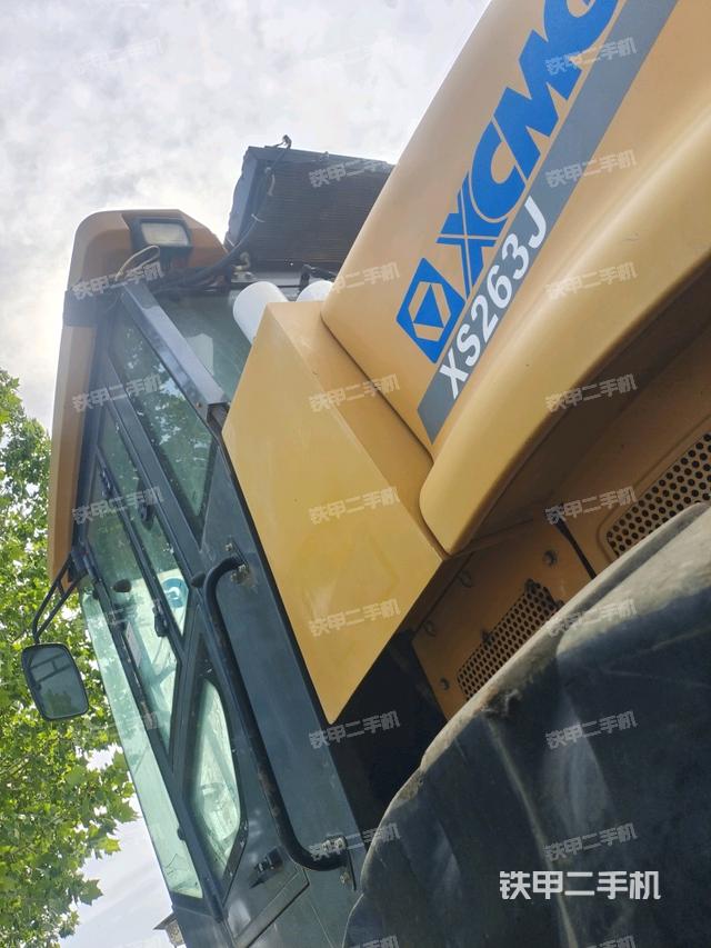 正后側(cè)（壓路機(jī)前后車(chē)架）