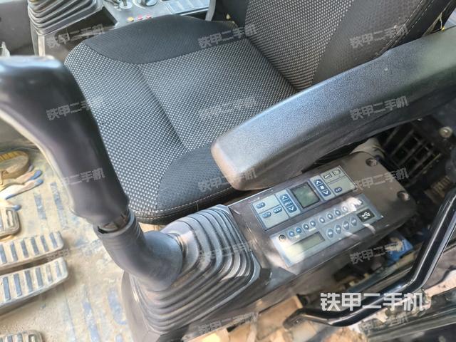 左后方玻璃角標(biāo)（駕駛室部分）