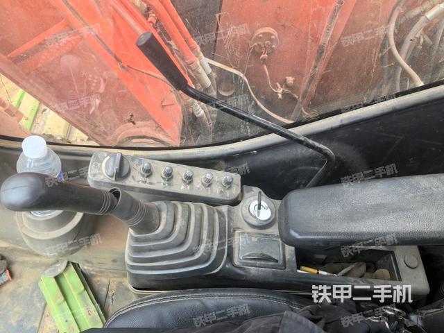 座椅右側(cè)控制臺/鑰匙門/油門/含右手柄(駕駛室部分) 座椅右側(cè)控制臺/鑰匙門/油門/含右手柄(駕駛室部分)