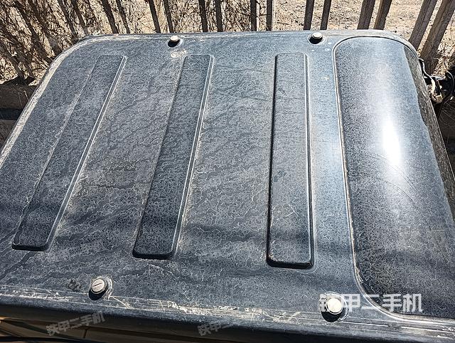 駕駛室頂部(整機(jī)外觀) 駕駛室頂部(整機(jī)外觀)