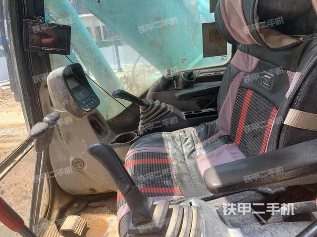 駕駛室整體(整機外觀) 駕駛室整體(整機外觀)
