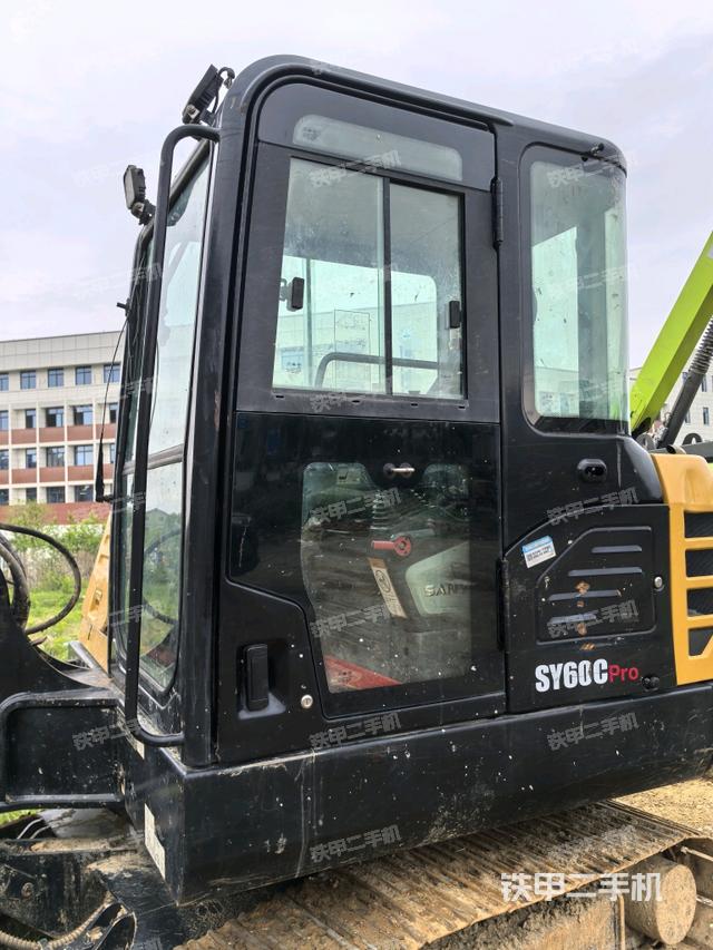 駕駛室整體（整機(jī)外觀）