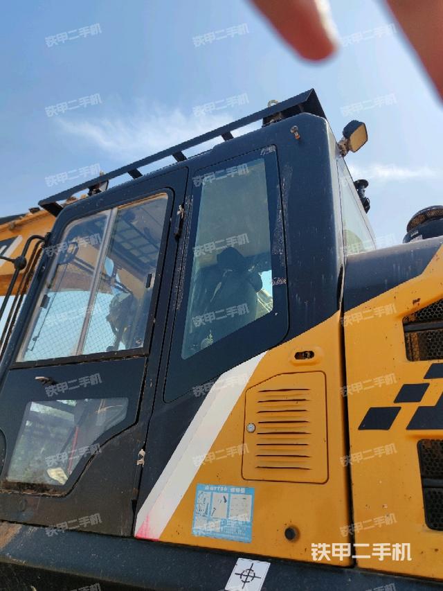 駕駛室左后45度(駕駛室部分) 駕駛室左后45度(駕駛室部分)