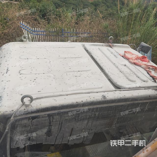 駕駛室頂部(整機外觀) 駕駛室頂部(整機外觀)