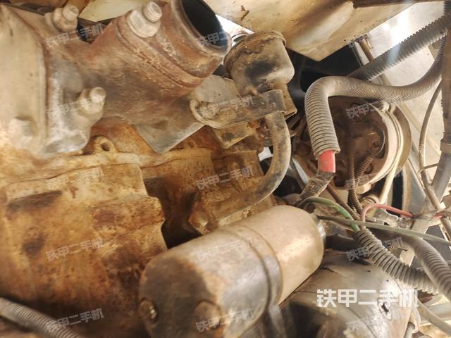 发动机左侧全景(压路机发动机舱) 发动机左侧全景(压路机发动机舱)