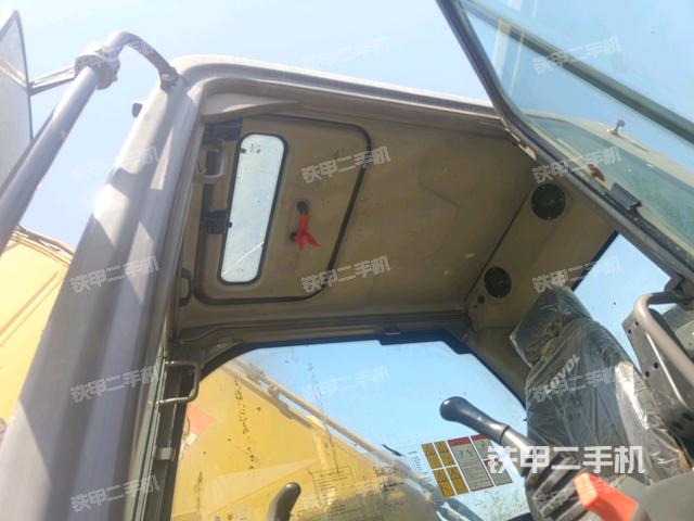 駕駛室頂部（整機外觀）