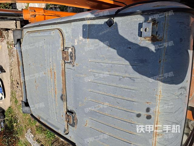 驾驶室顶部（整机外观）