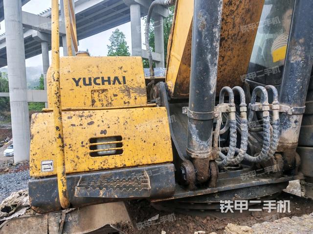 鏟斗右后整體(工作和回轉(zhuǎn)裝置) 鏟斗右后整體(工作和回轉(zhuǎn)裝置)