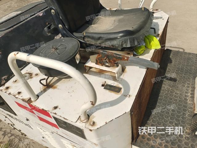 驾驶室顶蓬内(压路机驾驶室) 驾驶室顶蓬内(压路机驾驶室)