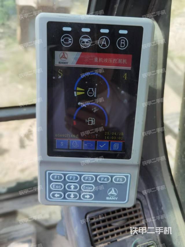 駕駛室整體（整機外觀）