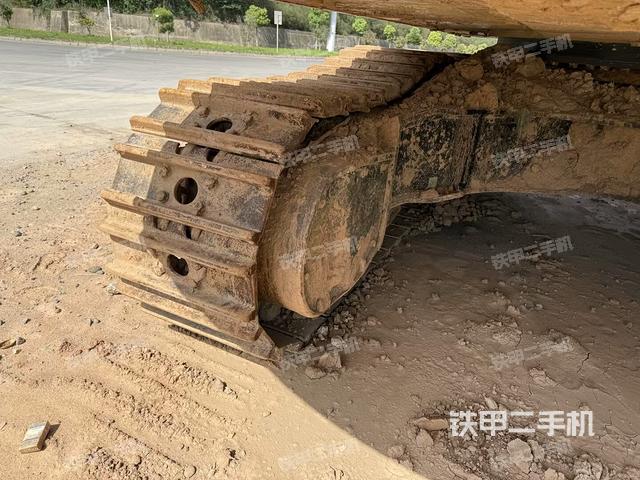 左側(cè)履帶整體?(行走機(jī)構(gòu)) 左側(cè)履帶整體?(行走機(jī)構(gòu))