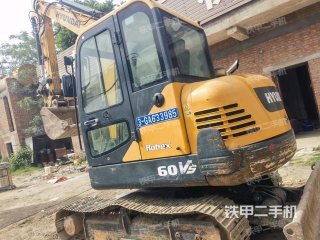 現(xiàn)代R 60VS挖掘機(jī)