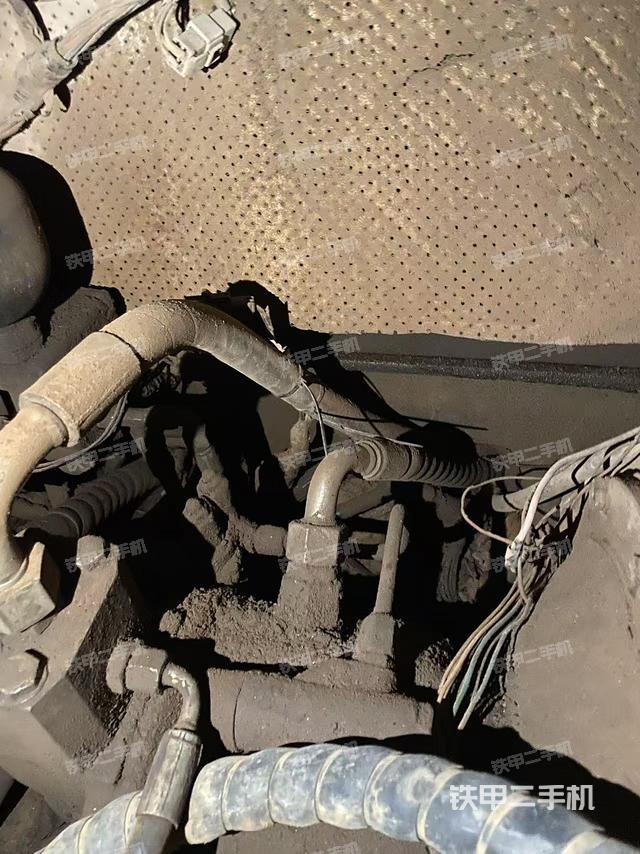 液壓泵艙室正面整體(整機(jī)外觀) 液壓泵艙室正面整體(整機(jī)外觀)