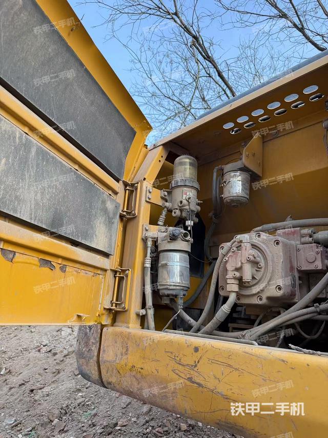 液壓泵艙室正面整體（整機(jī)外觀）