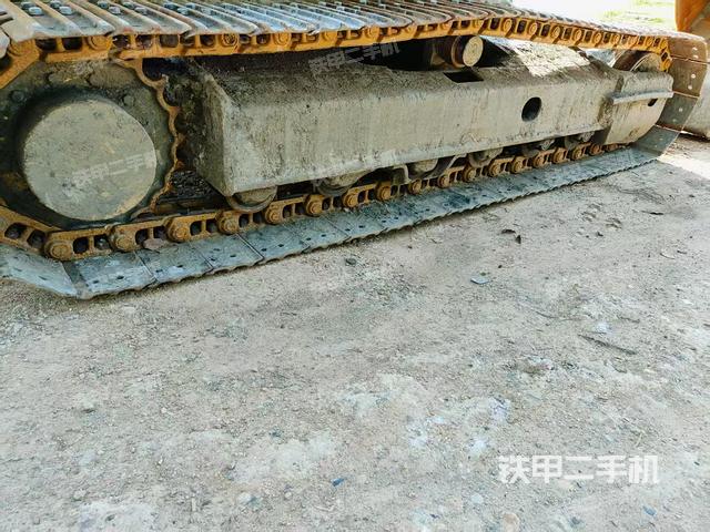 單側(cè)履帶整體(整機外觀) 單側(cè)履帶整體(整機外觀)