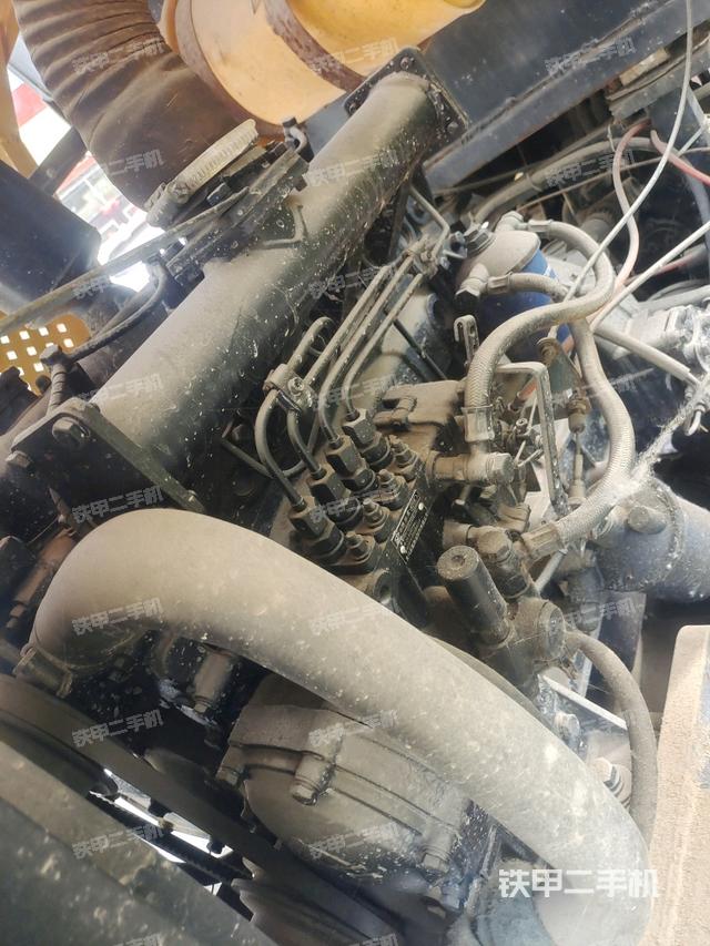 發(fā)動機上部全景（壓路機發(fā)動機艙）