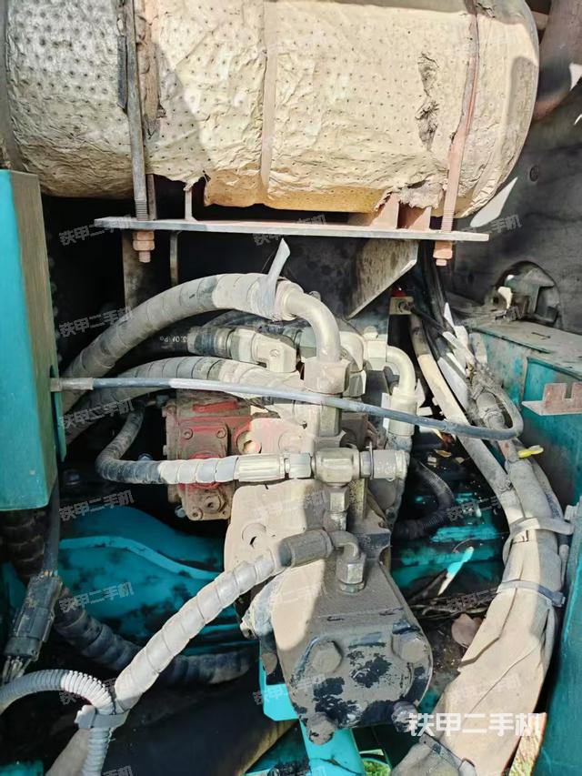 液壓泵艙室正面整體(整機外觀) 液壓泵艙室正面整體(整機外觀)