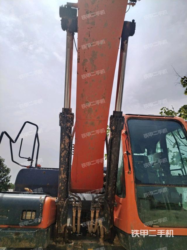 大臂油缸整體?豎拍（工作和回轉(zhuǎn)裝置）