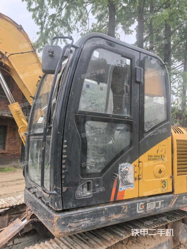 ?駕駛室正側(cè)（駕駛室部分）