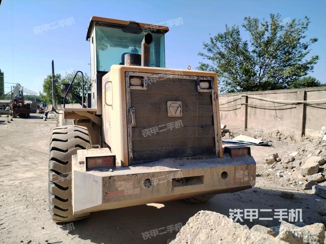 正后方(整機(jī)外觀) 正后方(整機(jī)外觀)