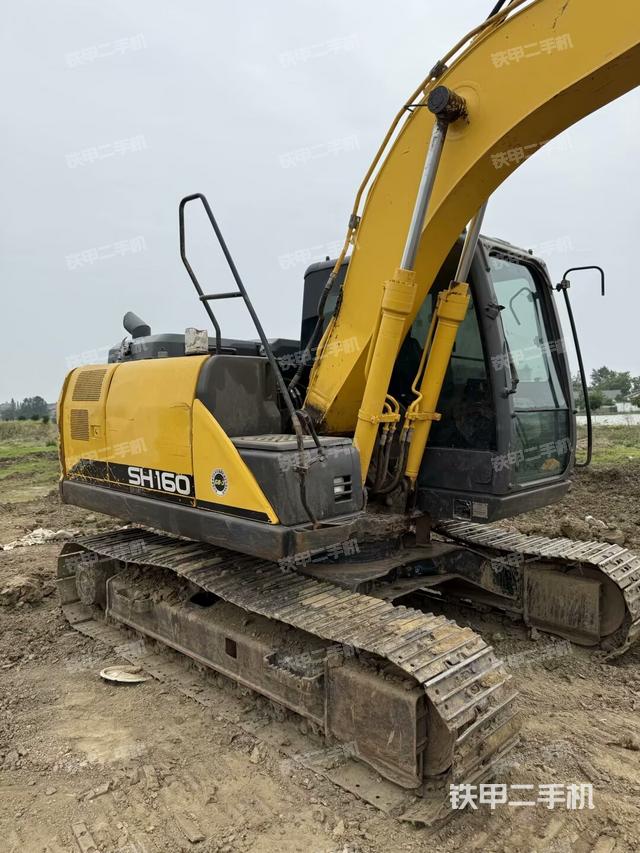 大臂根部?斜視(工作和回轉(zhuǎn)裝置) 大臂根部?斜視(工作和回轉(zhuǎn)裝置)