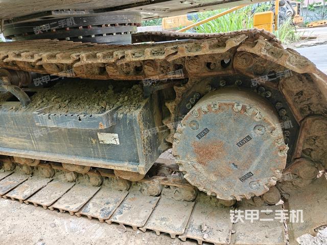 單側(cè)履帶整體(整機外觀) 單側(cè)履帶整體(整機外觀)