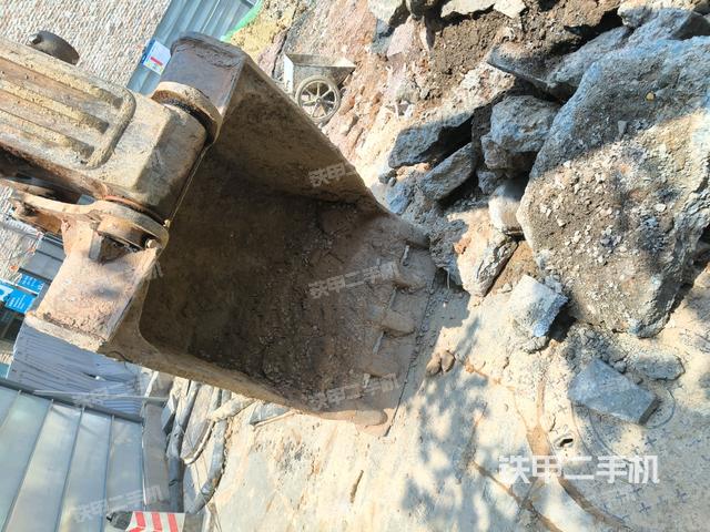 大臂背部俯視（工作和回轉(zhuǎn)裝置）