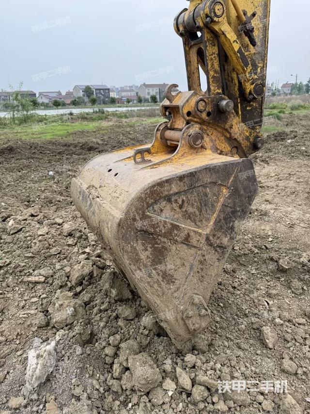 小臂整體左后(工作和回轉(zhuǎn)裝置) 小臂整體左后(工作和回轉(zhuǎn)裝置)