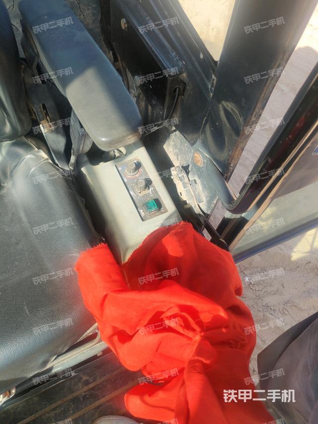 座椅左側(cè)控制臺(tái)/音響/含左手柄（駕駛室部分）