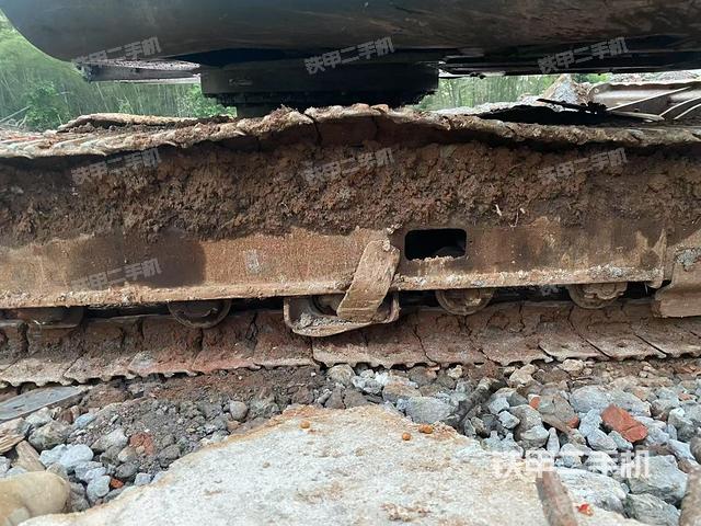 單側(cè)履帶整體(整機(jī)外觀) 單側(cè)履帶整體(整機(jī)外觀)