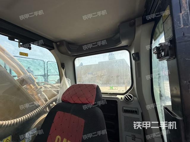 座椅右側(cè)控制臺(tái)/鑰匙門(mén)/油門(mén)/含右手柄(駕駛室部分) 座椅右側(cè)控制臺(tái)/鑰匙門(mén)/油門(mén)/含右手柄(駕駛室部分)