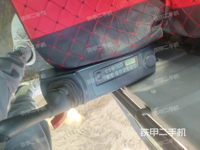 座椅左側(cè)控制臺(tái)/音響/含左手柄(駕駛室部分) 座椅左側(cè)控制臺(tái)/音響/含左手柄(駕駛室部分)