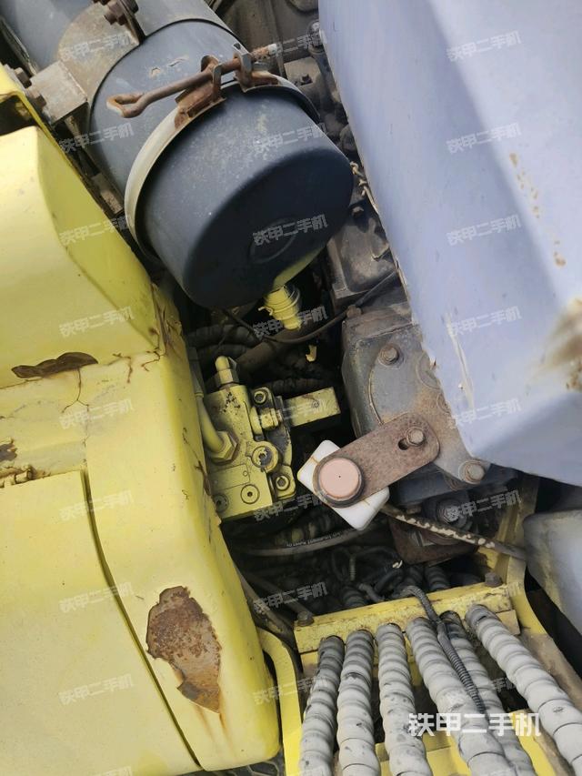 液壓泵艙室正面整體(整機外觀) 液壓泵艙室正面整體(整機外觀)