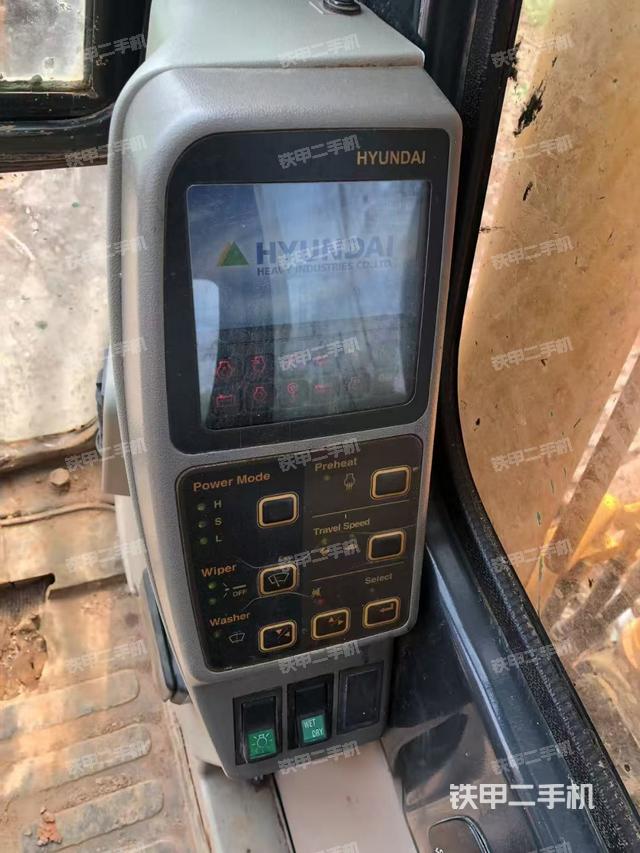 駕駛室整體(整機(jī)外觀) 駕駛室整體(整機(jī)外觀)