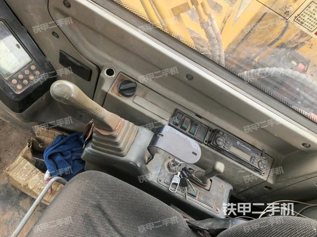 座椅右側(cè)控制臺(tái)/鑰匙門/油門/含右手柄（駕駛室部分）