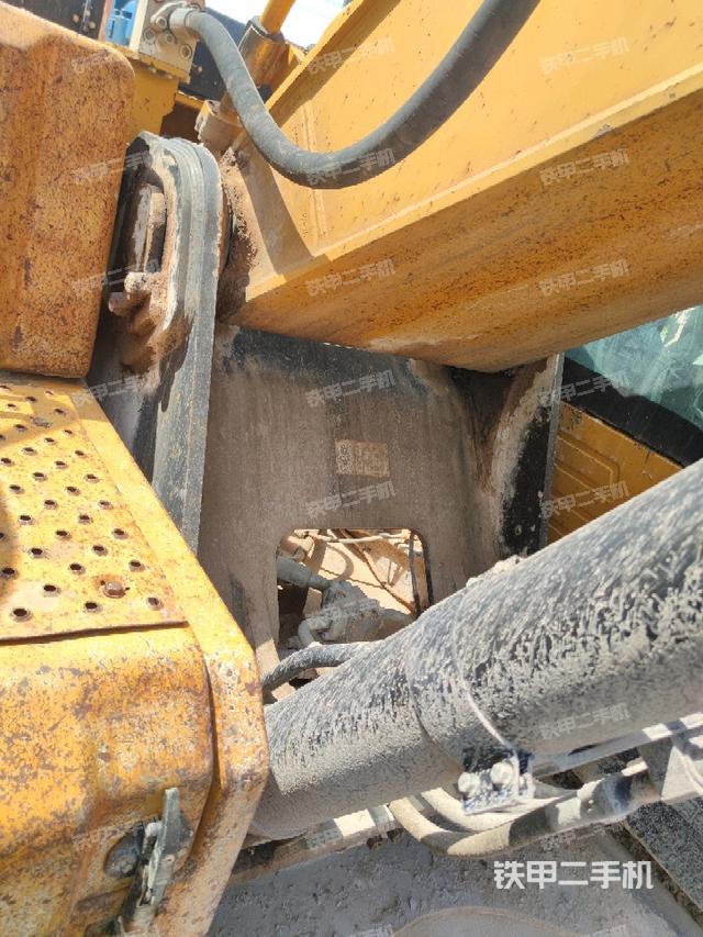 大臂根部?斜視(工作和回轉(zhuǎn)裝置) 大臂根部?斜視(工作和回轉(zhuǎn)裝置)