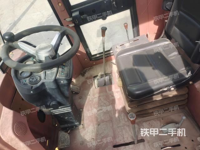 儀表盤全景（壓路機(jī)駕駛室）